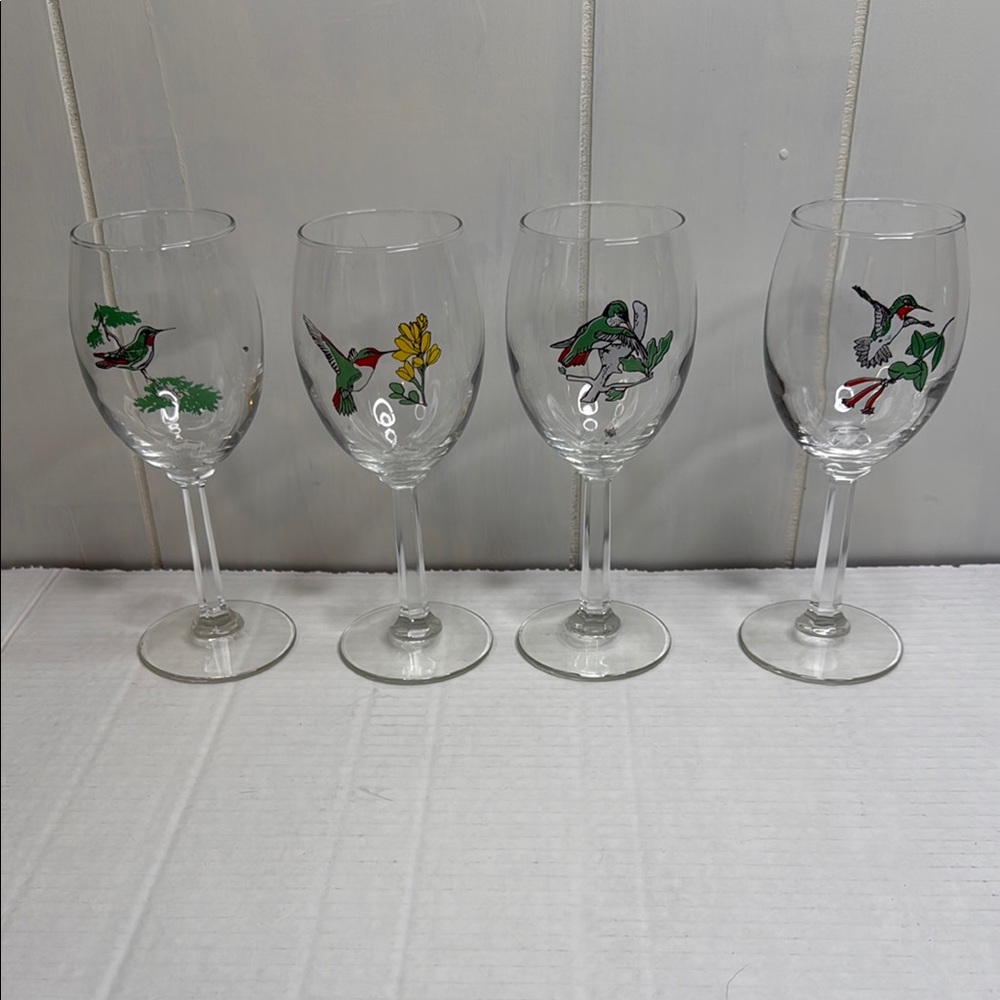 White and Green Humming Birds Wine Glass Set for Elegant Dining